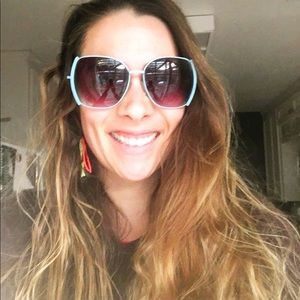 Meet your Posher, Carrie